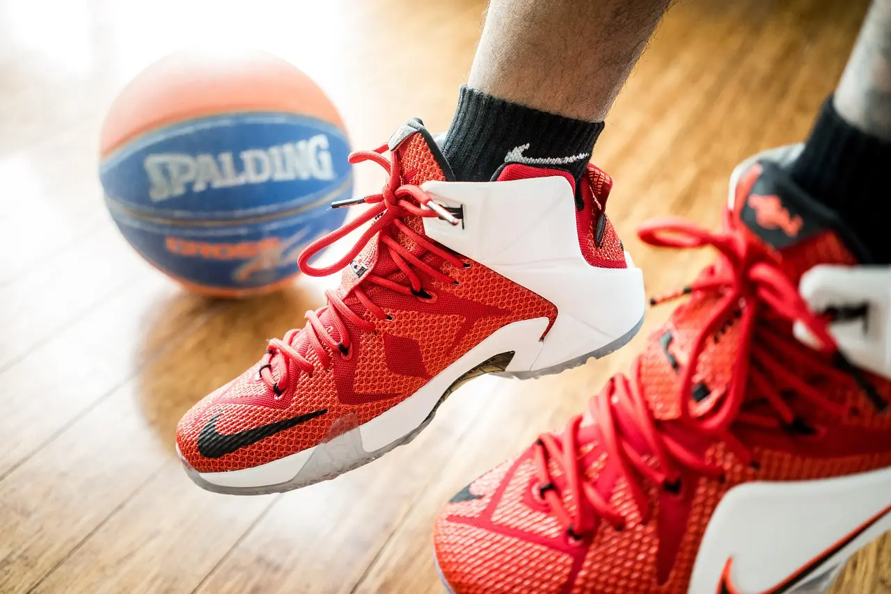 Chaussures de basket indoor ou outdoor : comment éviter les blessures liées à un mauvais choix ?